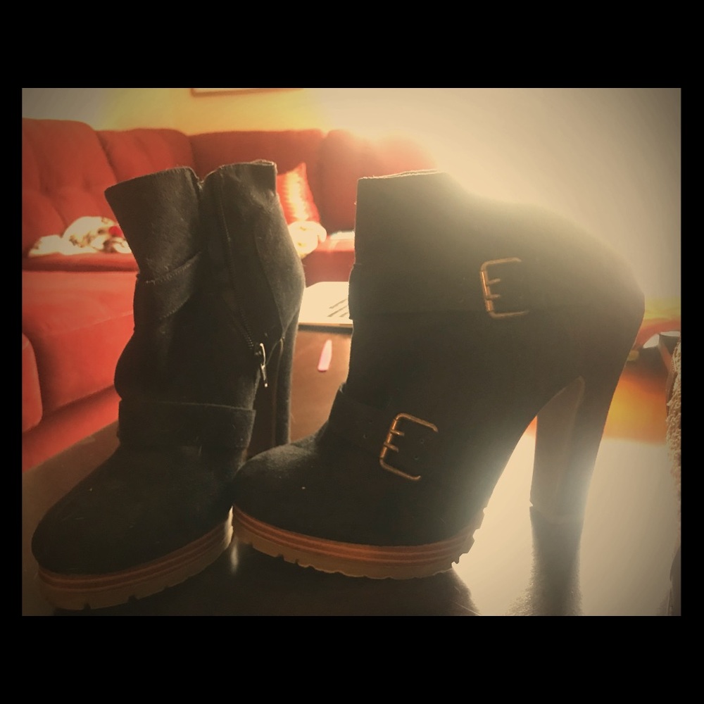 Heel booties
